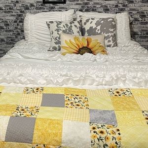 Ruffle White Cotten bedspread